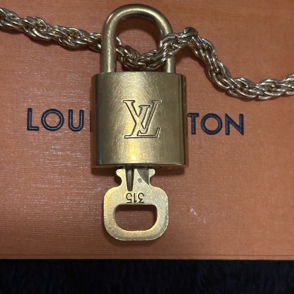 Louis Vuitton Gold Padlock Lock N Key #315 with 18’ Unbranded ROAP Chain - Picture 12 of 13